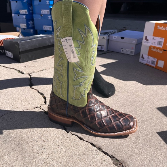 Horse Power Chocolate Fillet, Fish Print with Green Sensation Top - Picture 2 of 3